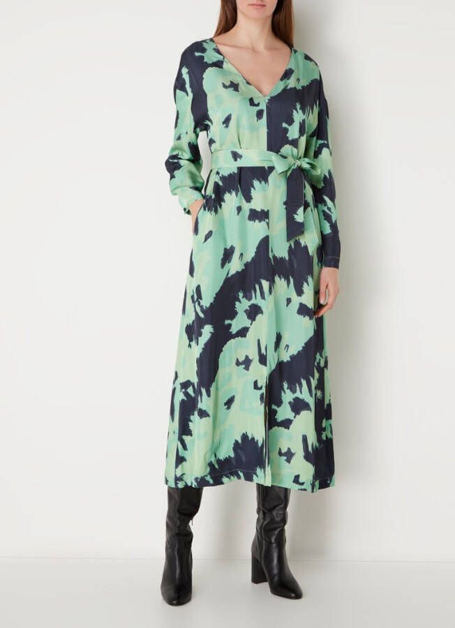 Claudia Strä, ter Midi jurk van satijn met strikceintuur