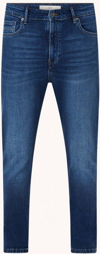 Mango Tom tapered jeans met medium wassing