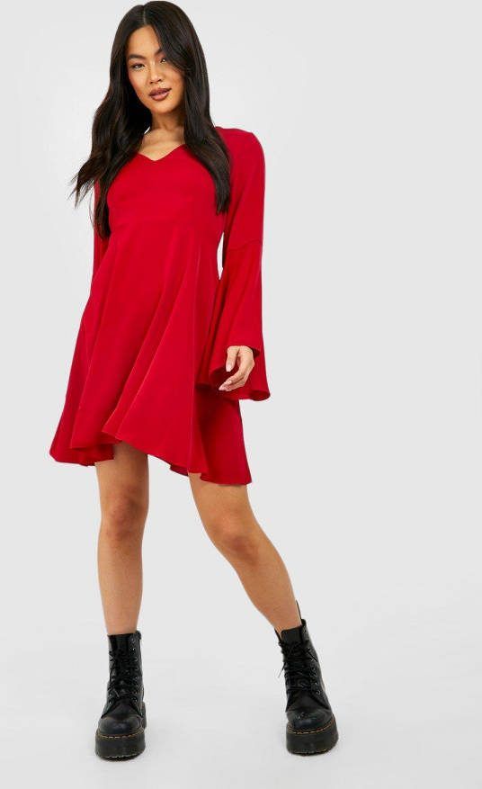 boohoo Gesmokte Satijnen Jurk Met Extreem Geplooide Mouwen, Berry