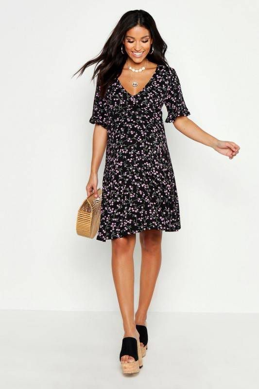 boohoo Zwangerschaps Bloemenpatroon Thee Jurk Met V Hals, Zwart