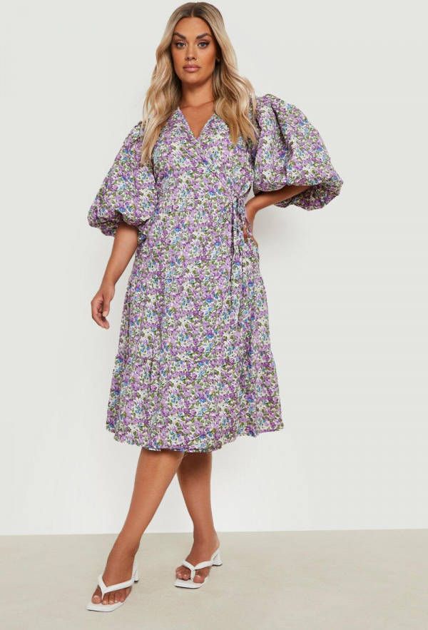 boohoo Plus Bloemen Wikkel Skater Jurk Met Pofmouwen, Pink