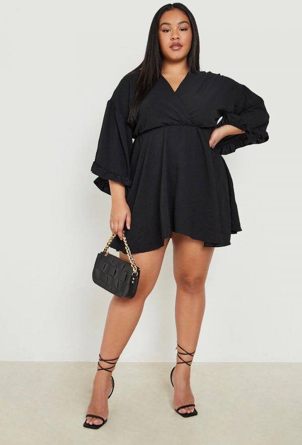 boohoo Plus Gesmokte Platgeslagen Jurk Met Ruches, Black