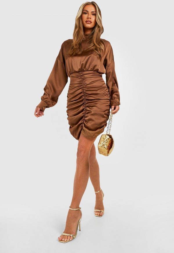 boohoo Satijnen Mini Jurk Met Hoge Hals En Ruches, Chocolate