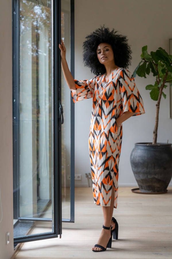 Geisha jurk met all over print oranje/ecru/zwart